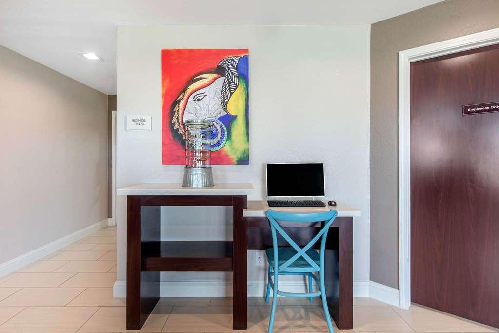 Quality Inn & Suites Port Arthur - Nederland Съоръжения снимка