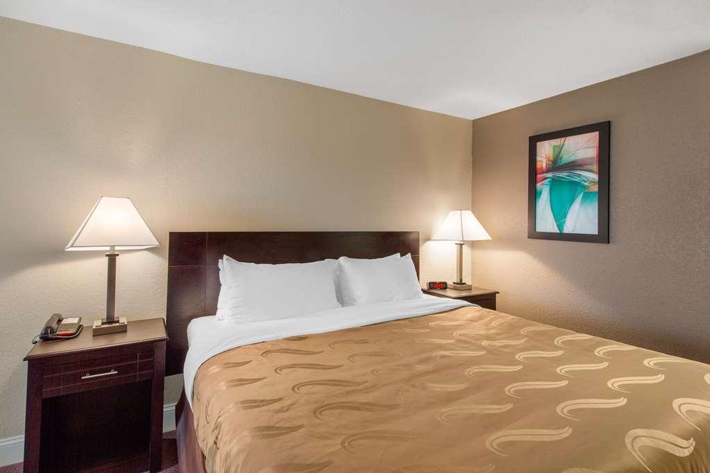 Quality Inn & Suites Port Arthur - Nederland Стая снимка