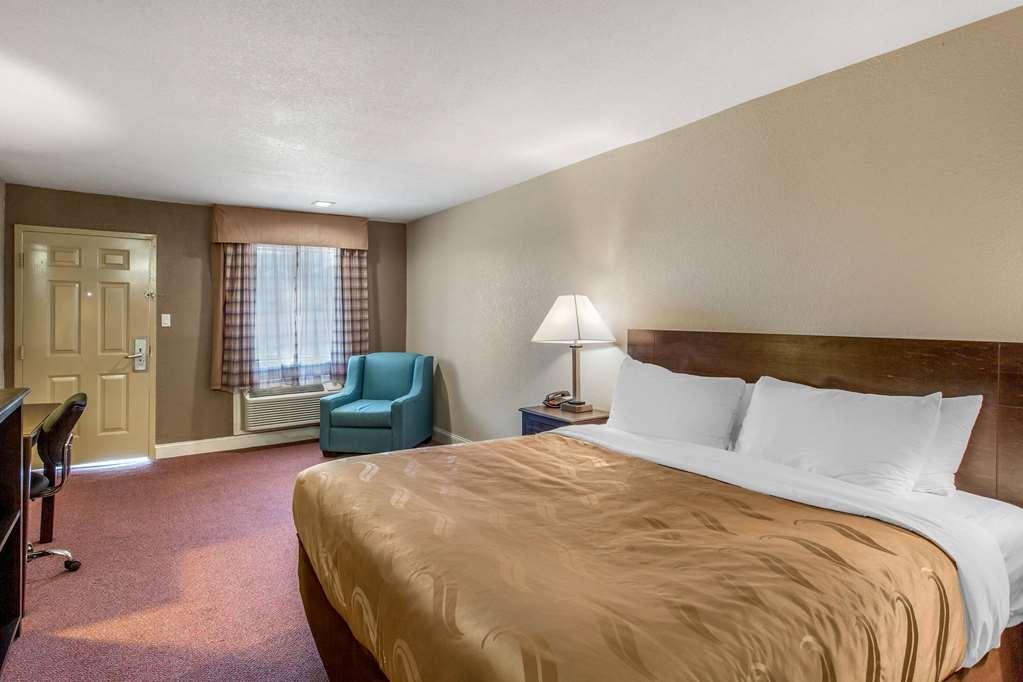Quality Inn & Suites Port Arthur - Nederland Стая снимка