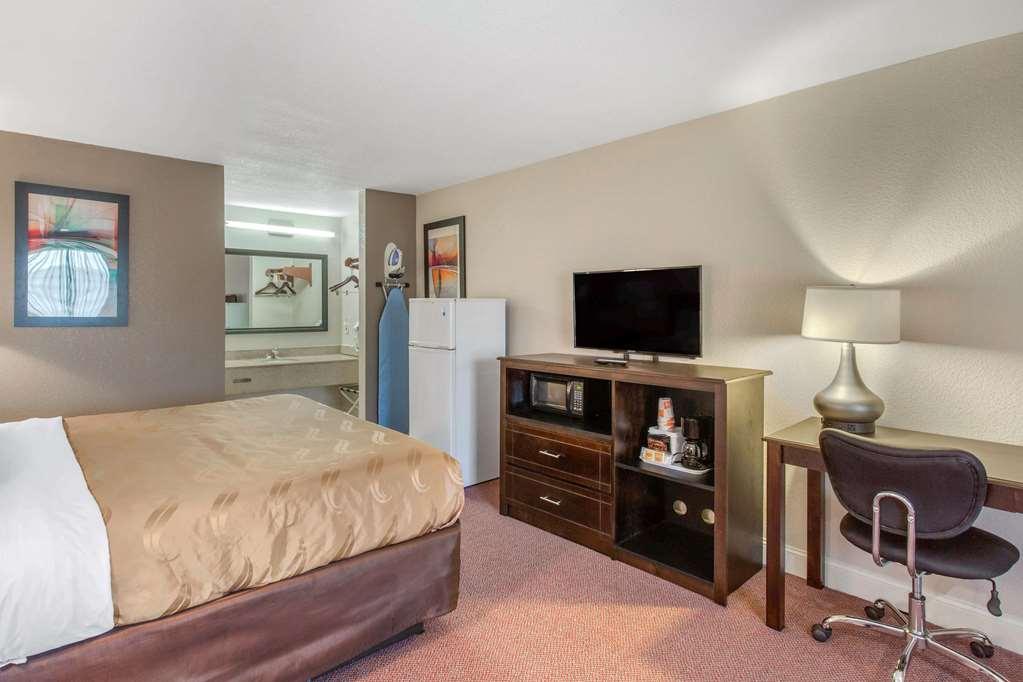Quality Inn & Suites Port Arthur - Nederland Стая снимка