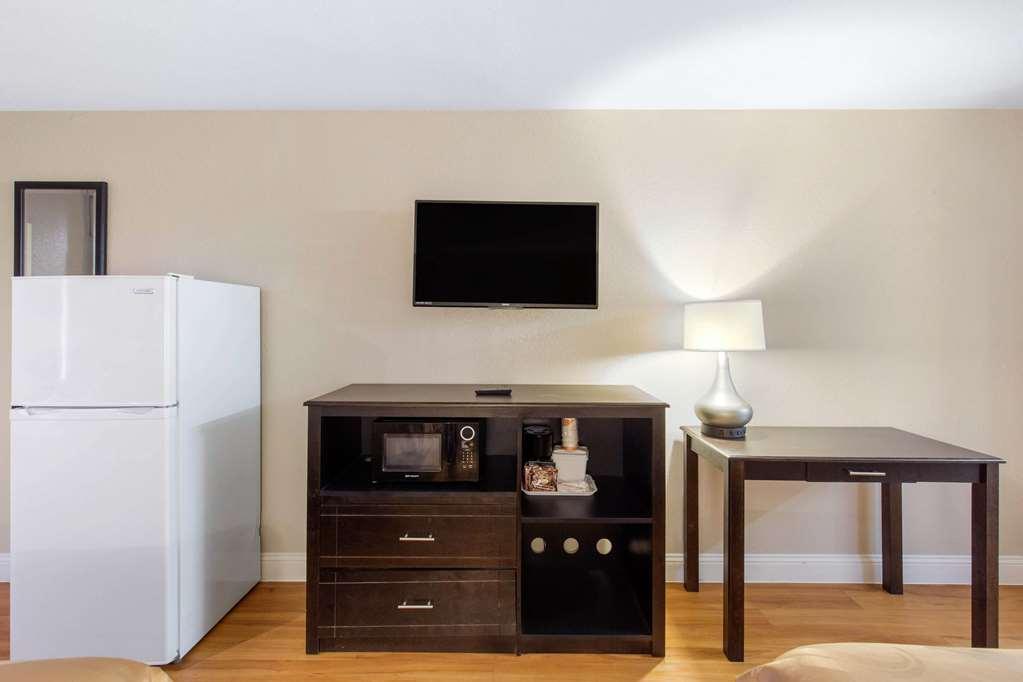 Quality Inn & Suites Port Arthur - Nederland Стая снимка