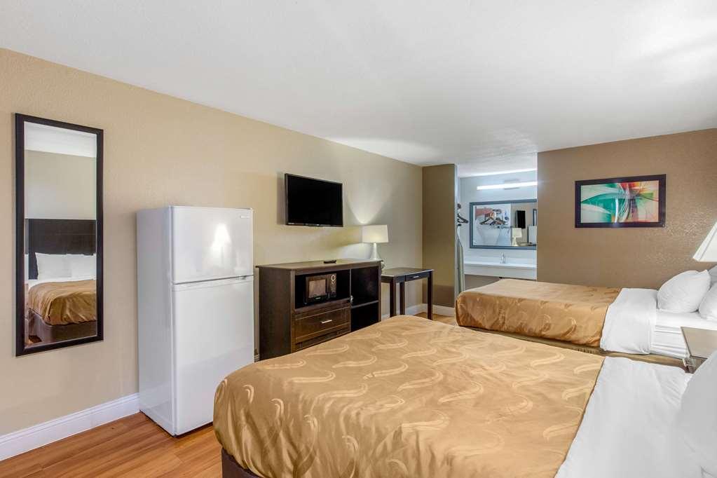 Quality Inn & Suites Port Arthur - Nederland Стая снимка