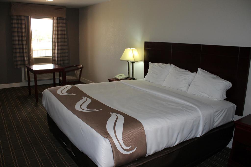 Quality Inn & Suites Port Arthur - Nederland Екстериор снимка