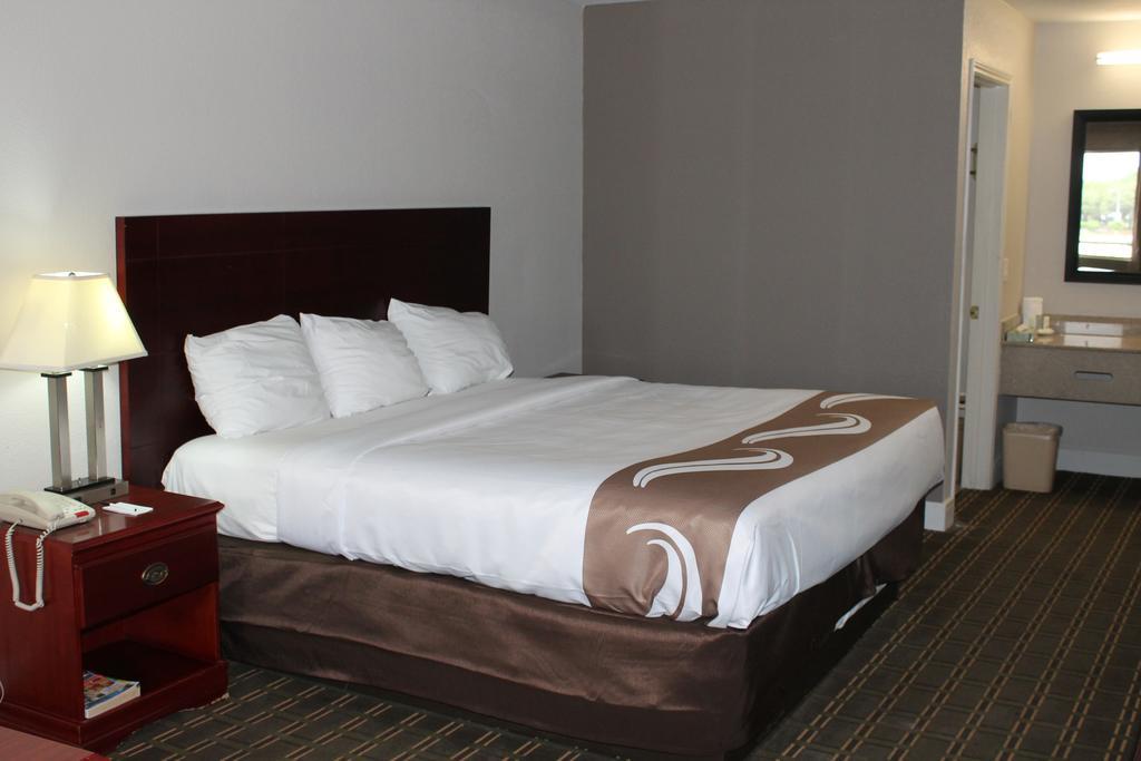 Quality Inn & Suites Port Arthur - Nederland Екстериор снимка