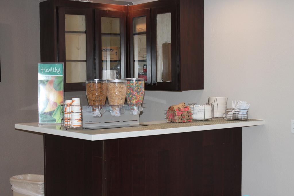 Quality Inn & Suites Port Arthur - Nederland Екстериор снимка