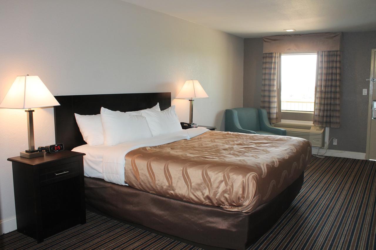 Quality Inn & Suites Port Arthur - Nederland Екстериор снимка