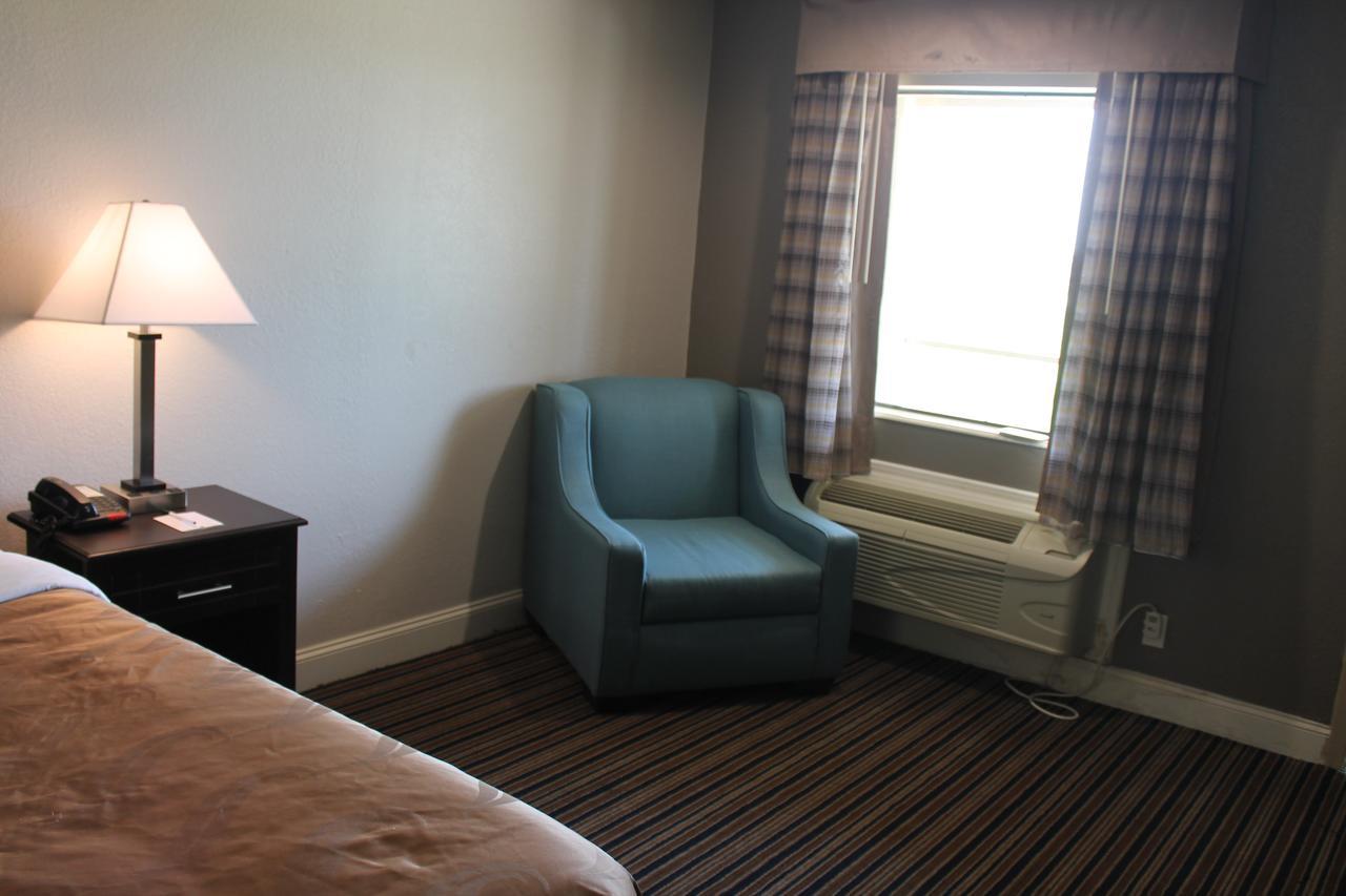 Quality Inn & Suites Port Arthur - Nederland Екстериор снимка
